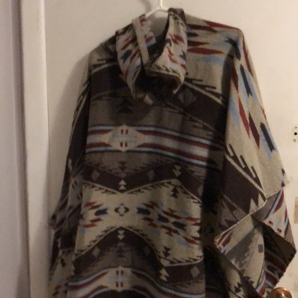 One size fits all beautiful zip up poncho w/ hood - Picture 4 of 5